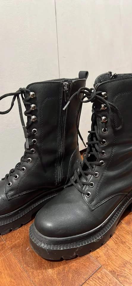 Black Lace-Up Boots – Size 37 - photo 3