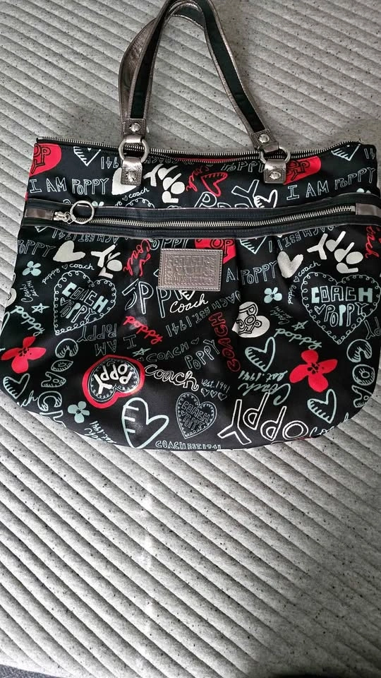 Authentic Coach Poppy Large Glam Tote - Rare Graffiti Print