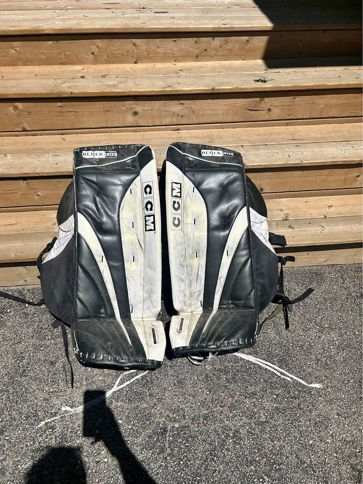 CCM BLOCKADE Hockey Goalie Pads - Size 36