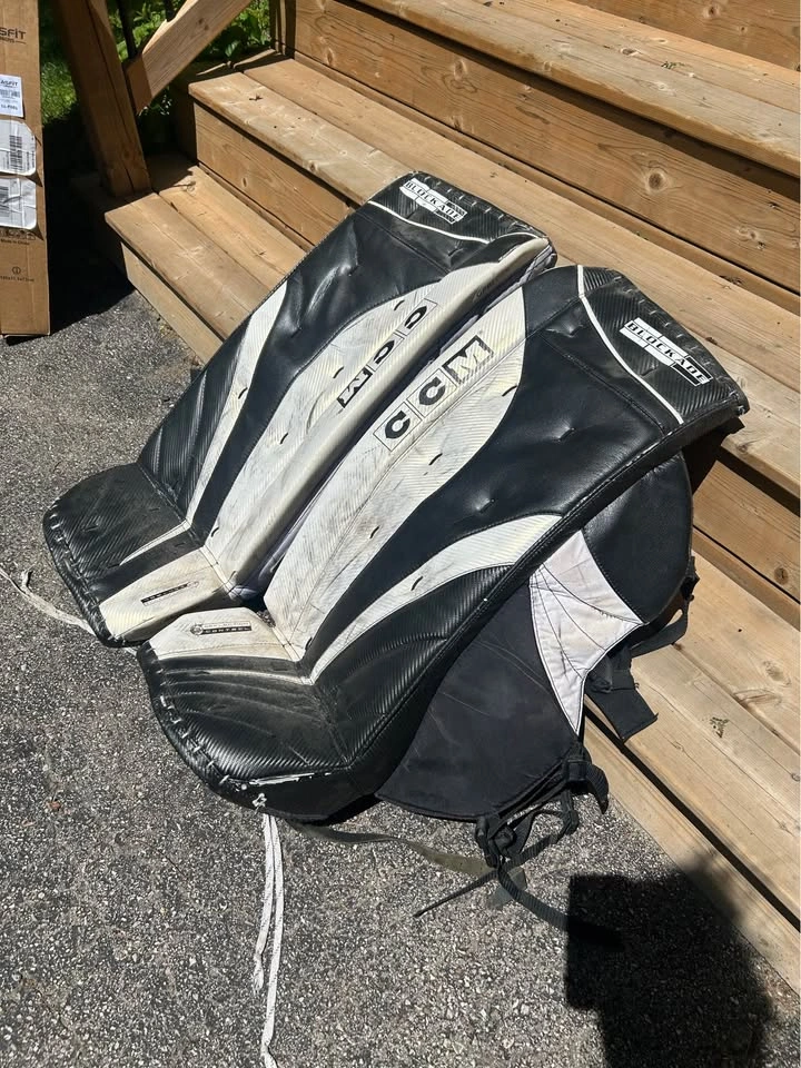 CCM BLOCKADE Hockey Goalie Pads - Size 36 - photo 2