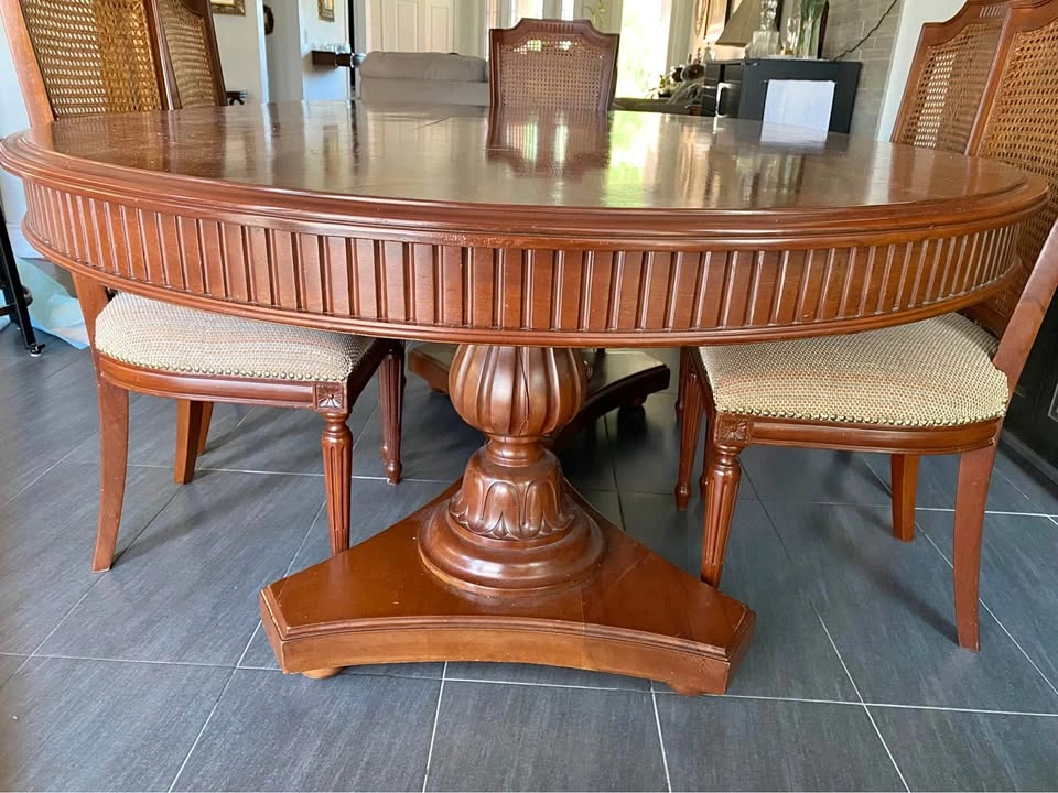 Mahogany Dining Table & Chairs