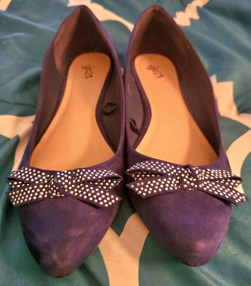 g.21 Royal Blue Pointed Toe Flats with Studded Bows Size 10