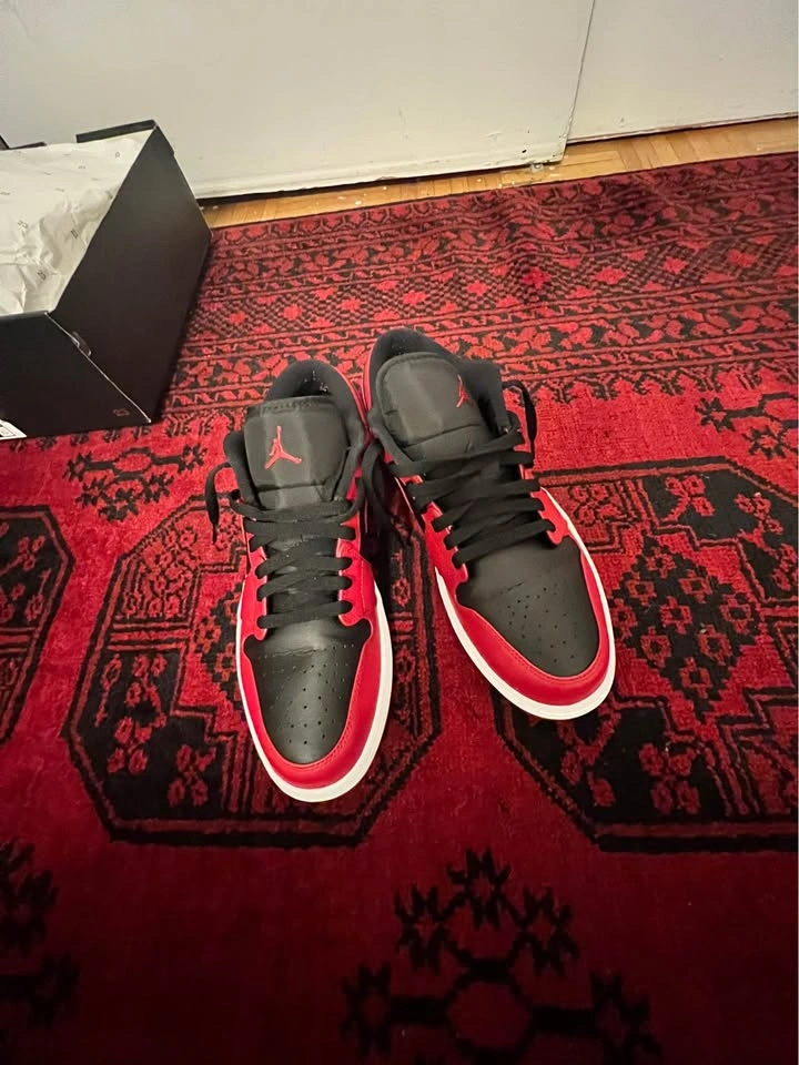 Air Jordan 1 Low Red Black Size 11 - photo 3