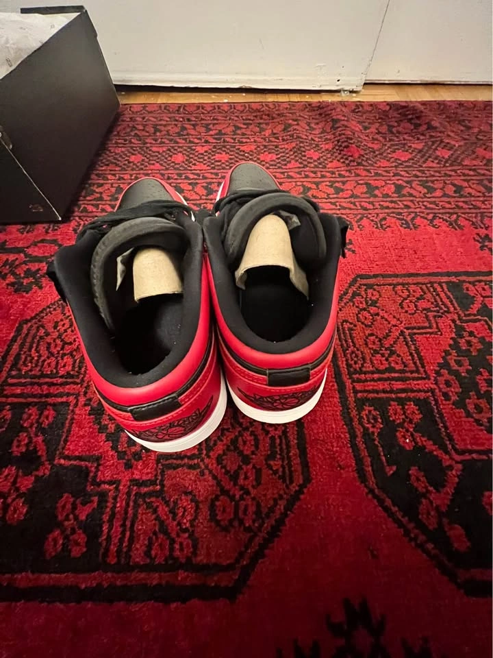 Air Jordan 1 Low Red Black Size 11 - photo 4