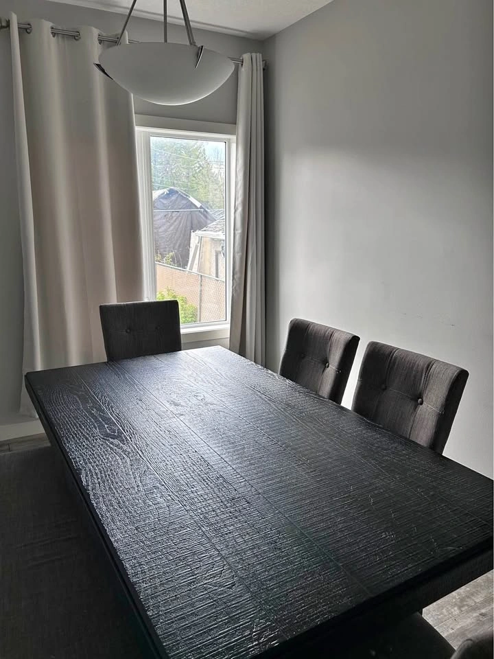 Moving Sale ‼️ 5 piece kitchen table