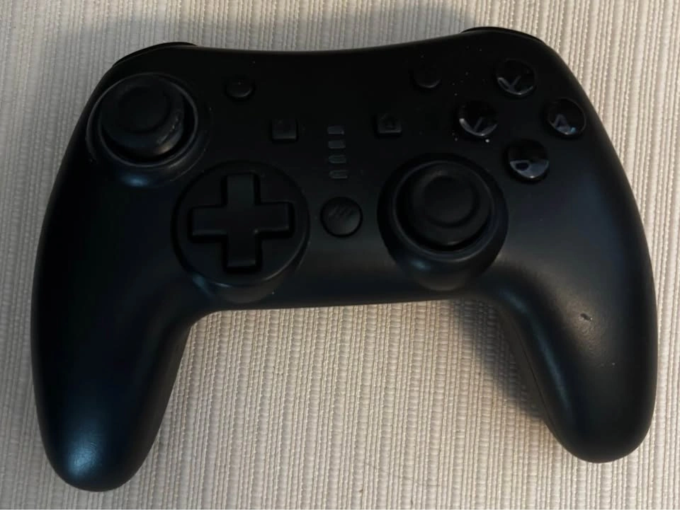 NC300 RGB Wireless Gaming Controller - New in Box - photo 2