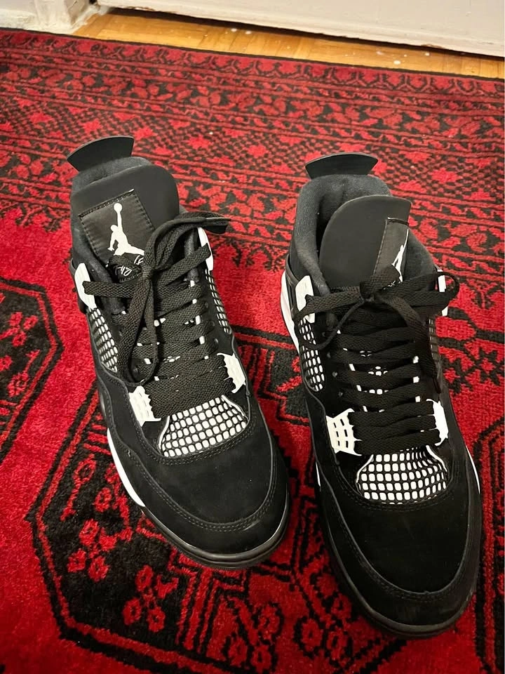 Air Jordan 4 Black White