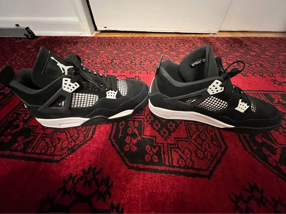 Air Jordan 4 Black White - photo 3