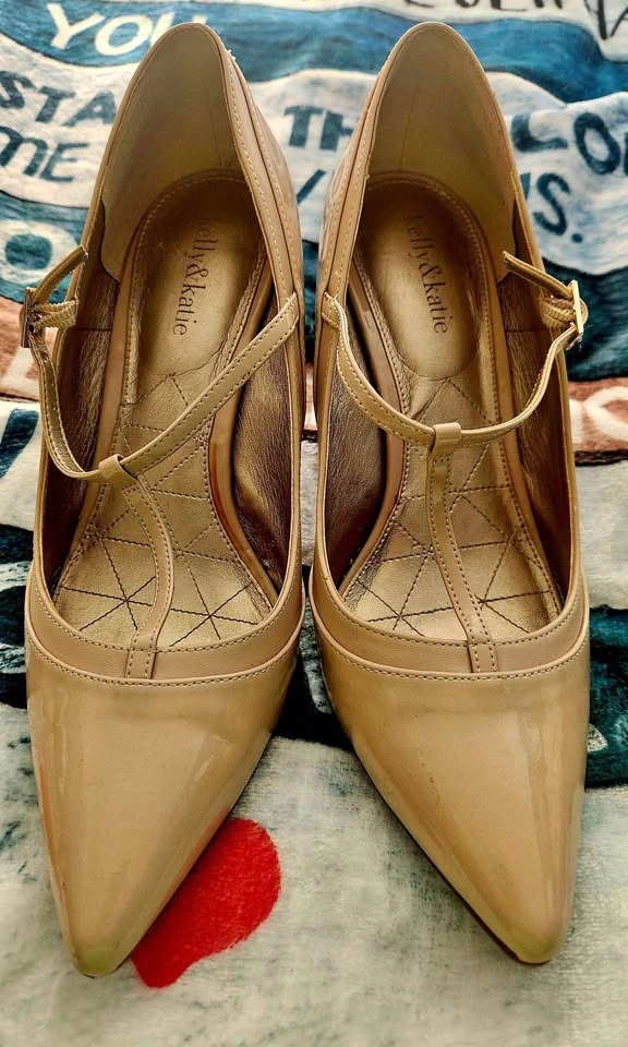 Kelly & Katie Nude Patent T-Strap Heels Size 10