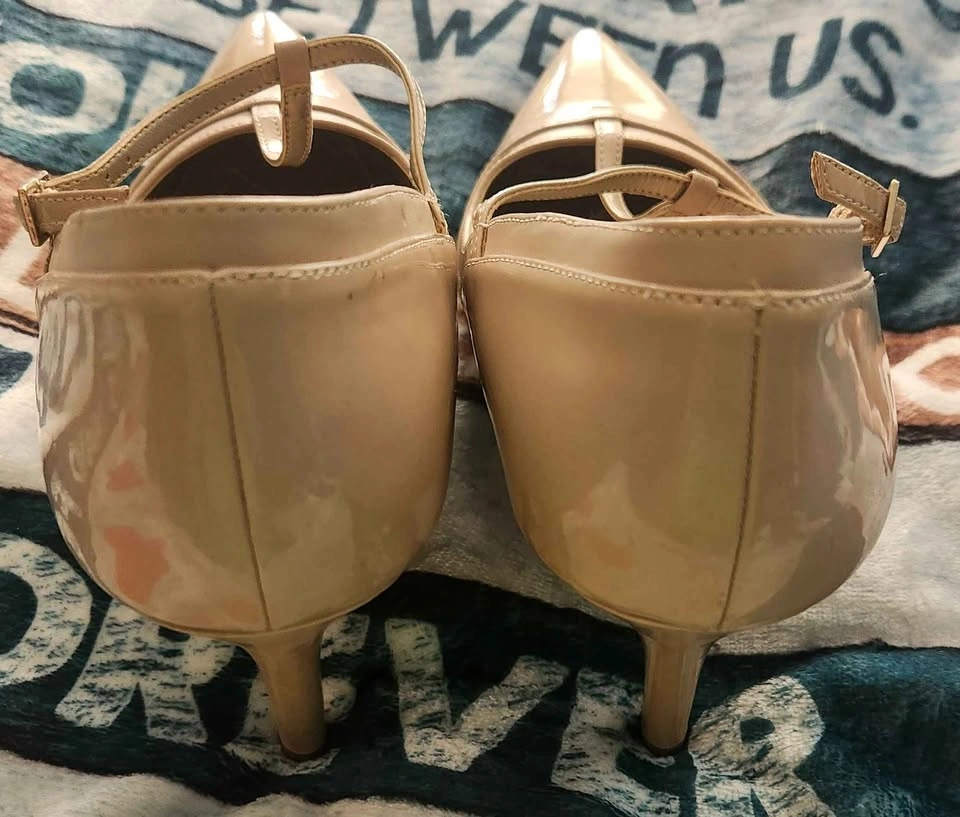 Kelly & Katie Nude Patent T-Strap Heels Size 10 - photo 2