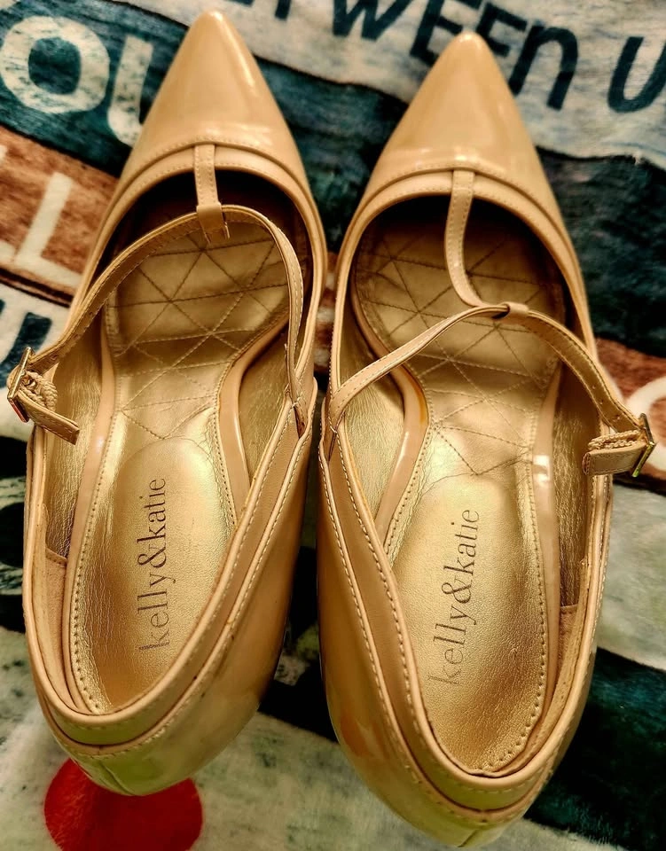 Kelly & Katie Nude Patent T-Strap Heels Size 10 - photo 3
