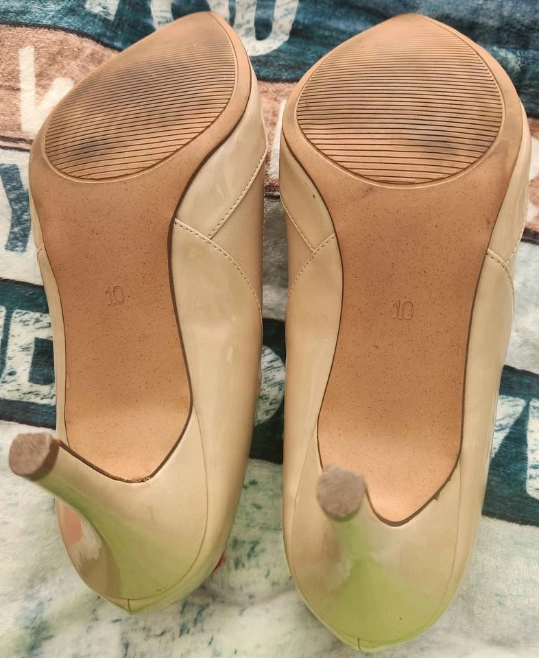 Kelly & Katie Nude Patent T-Strap Heels Size 10 - photo 4