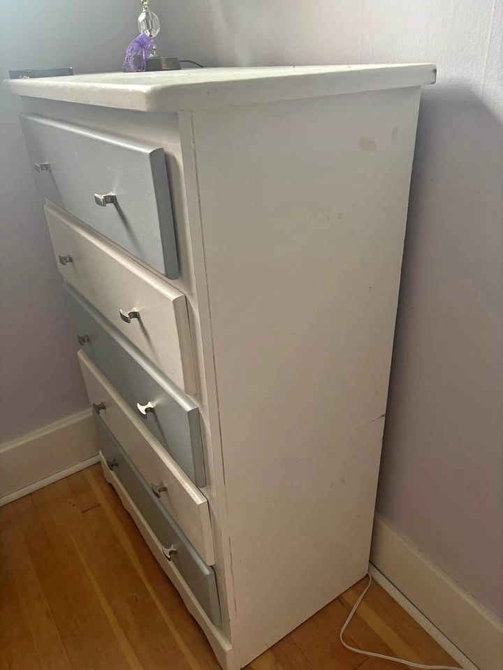 White and Grey 5-Drawer Dresser
