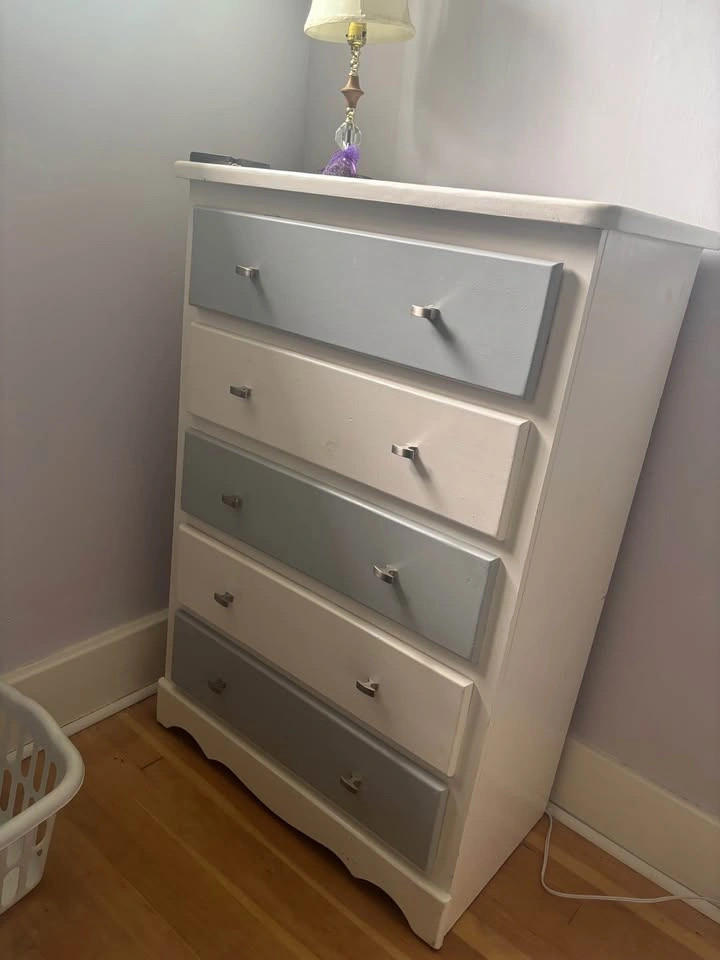 White and Grey 5-Drawer Dresser - photo 2