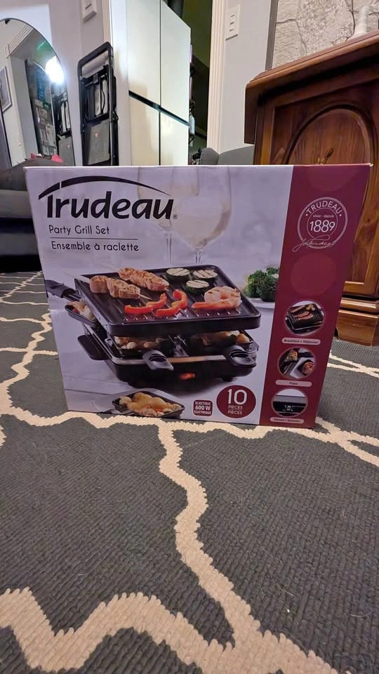 Trudeau Party Grill Set