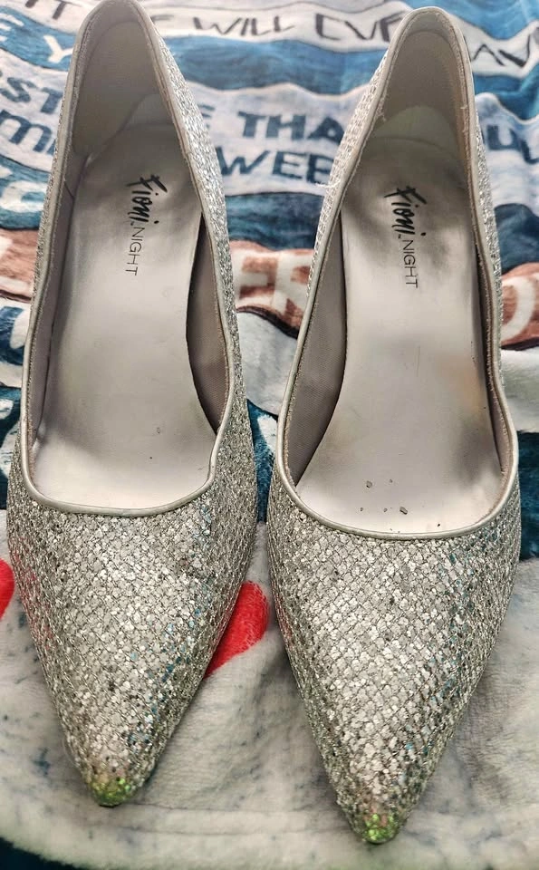 Fioni Night Silver Glitter Pointed Toe High Heels Size 10