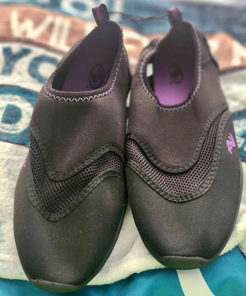Athletic Works Black Water Shoes Size 7/8