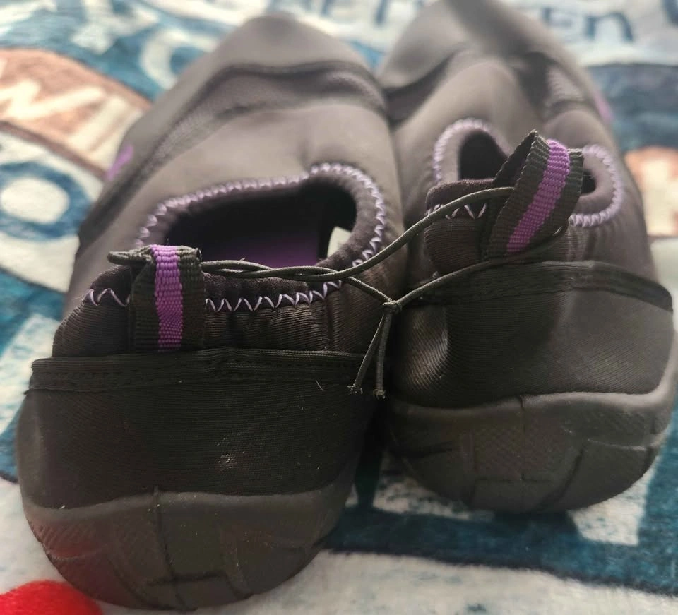 Athletic Works Black Water Shoes Size 7/8 - photo 2