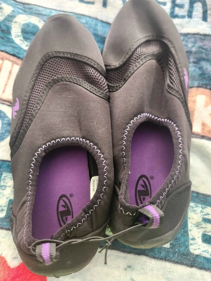 Athletic Works Black Water Shoes Size 7/8 - photo 3