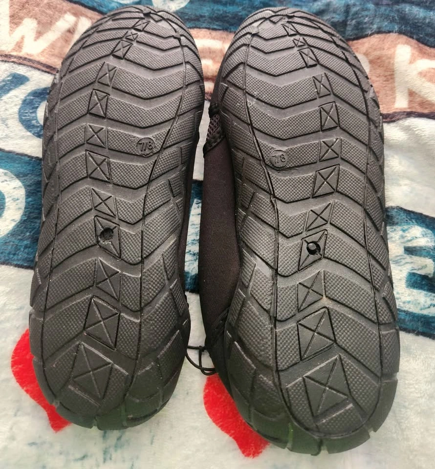 Athletic Works Black Water Shoes Size 7/8 - photo 4