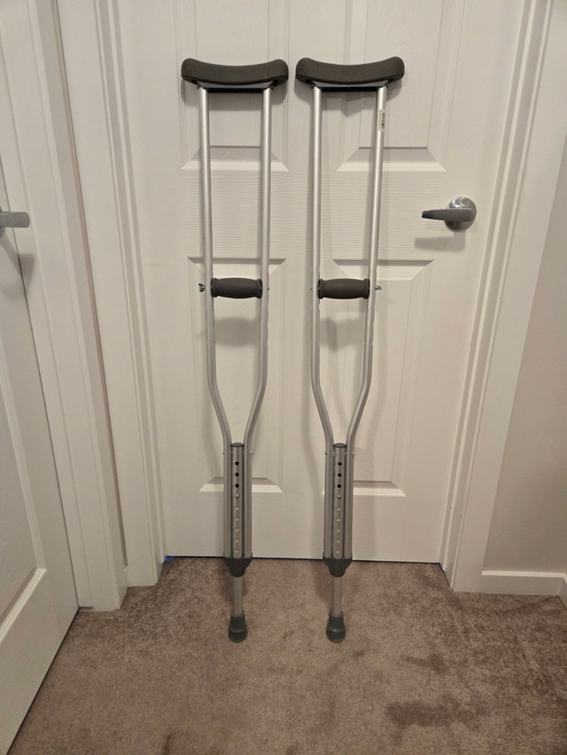 Crutches - Aluminum With Padded Cushions
