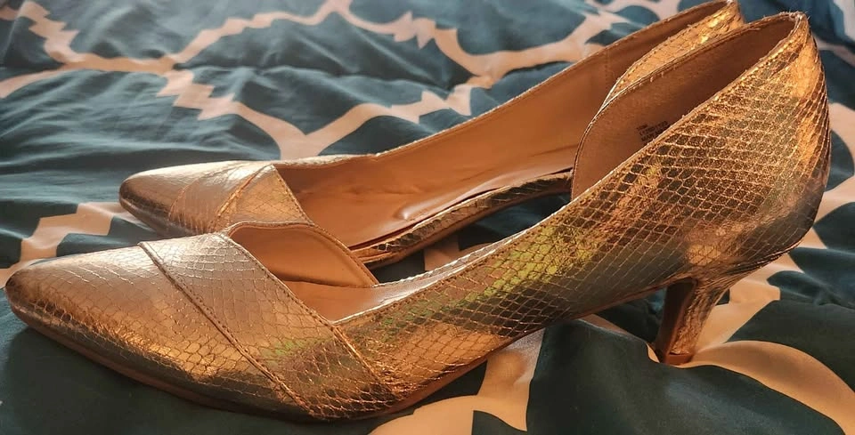 Gold Snakeskin Pointed Toe Heels 10M - photo 4
