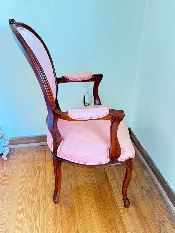 Vintage Louis XV Style Medallion Back Armchair - photo 2