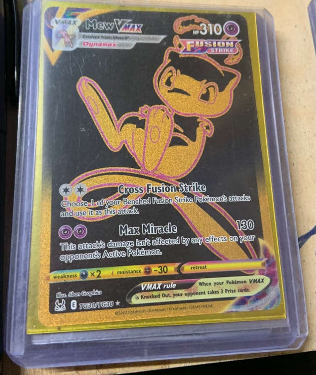 Mew VMAX Gold Secret Rare Fusion Strike - Near Mint - Pokemon TC
