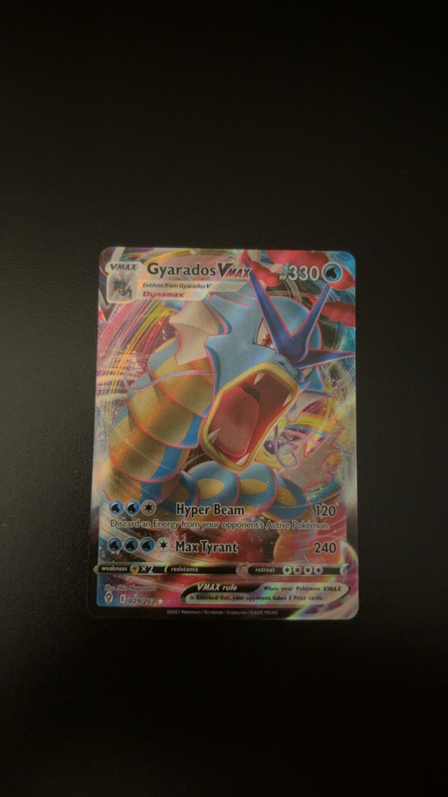 Pokemon Gyarados VMAX