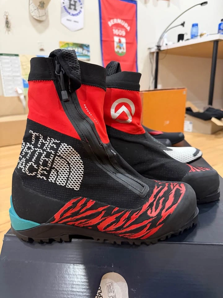 The North Face Summit Series Torre Egger Futurelight Boots - Siz - photo 2