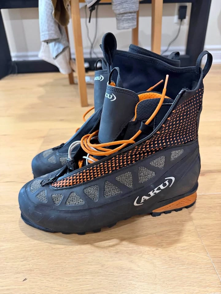 Brand new AKU alpine boots