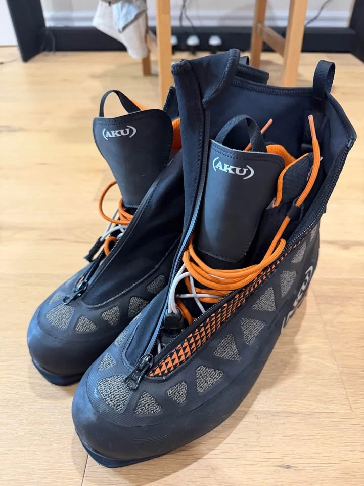 Brand new AKU alpine boots - photo 2