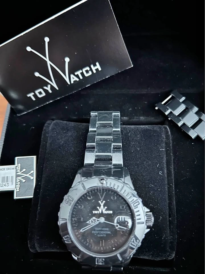 ToyWatch: Black on black Plasteramic