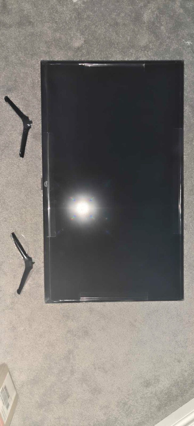 Like-New Amazon Fire TV 32" HD Smart TV - photo 2