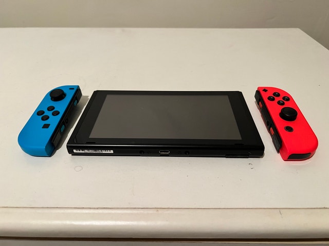 Nintendo Switch (moddable) Gen 1 - photo 3