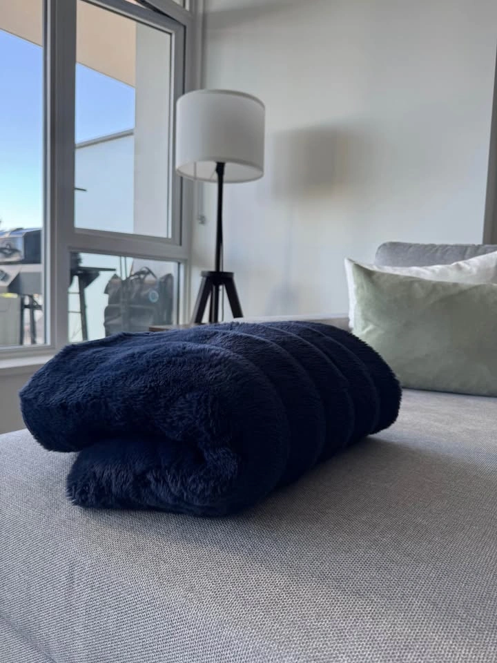 Indigo Navy Blue Faux Fur Throw Blanket - photo 2