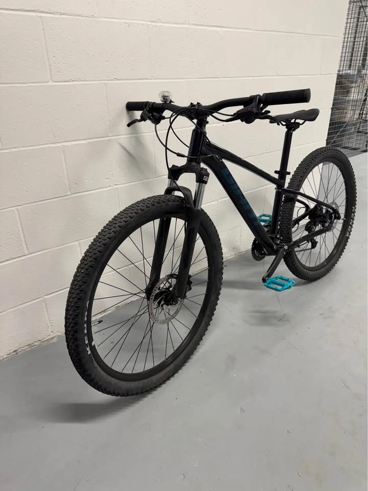 Giant Talon 2 27.5 Mountain Bike (XS) – Metallic Black - photo 2