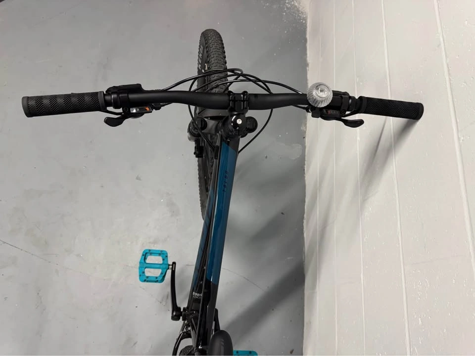 Giant Talon 2 27.5 Mountain Bike (XS) – Metallic Black - photo 4