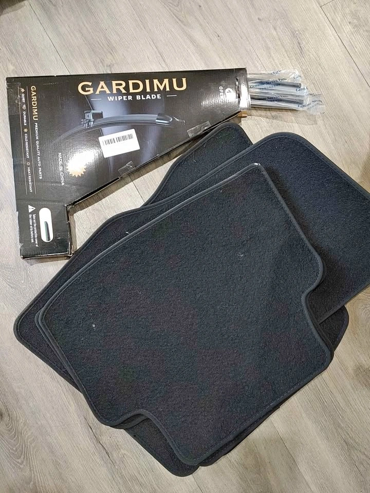VW Taos Windshield Wipers & Floor Mats (2022-2024) - new