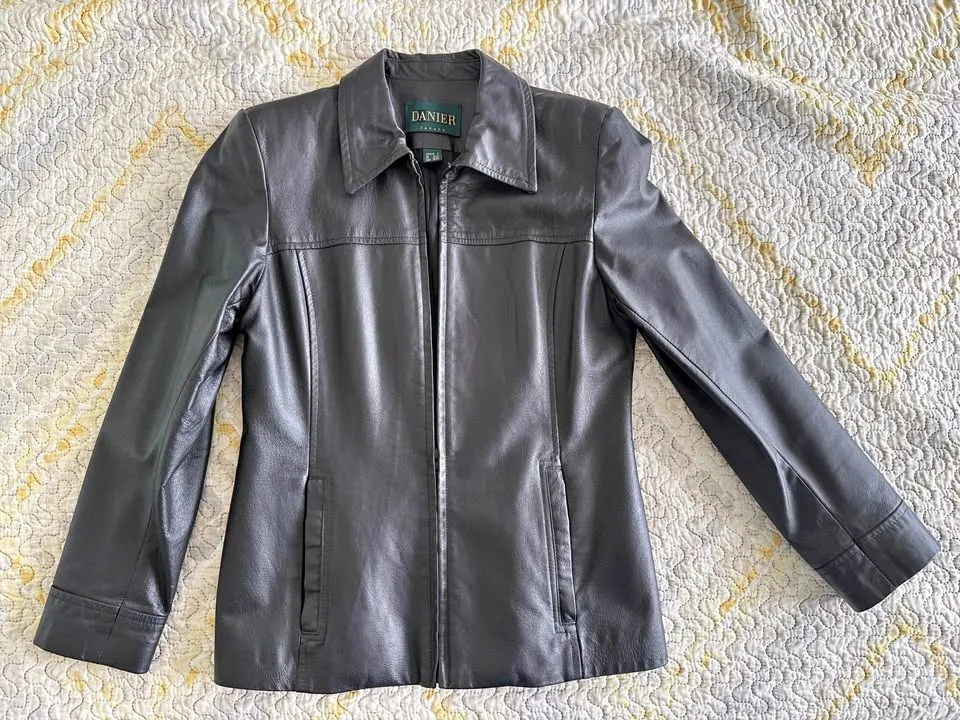 Danier Women’s Leather Jacket (Size Small) thumbnail