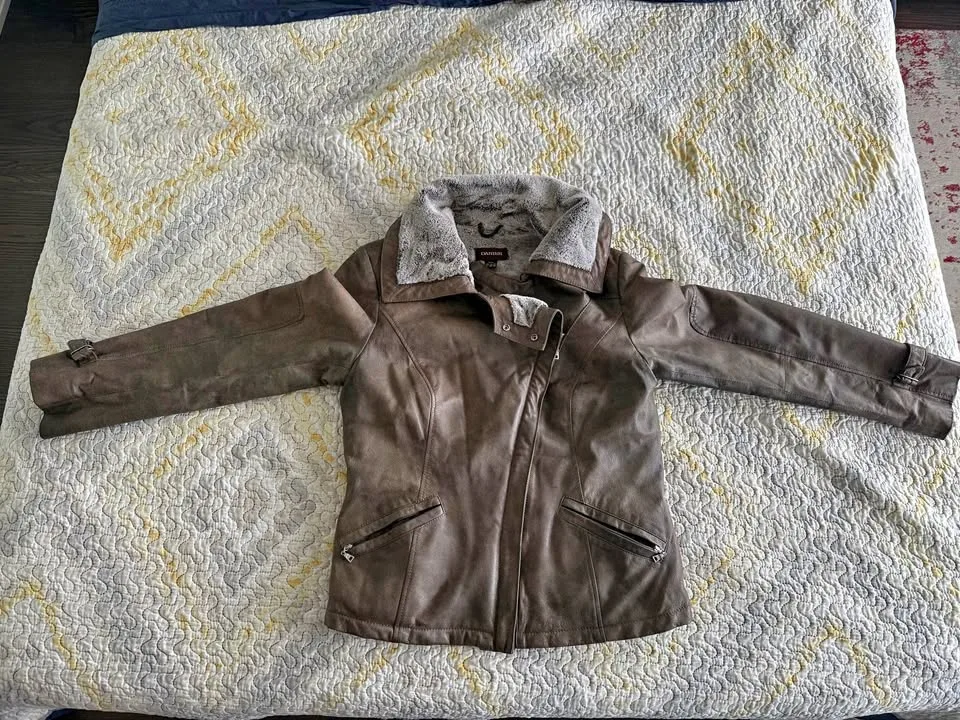 Danier Women’s Leather Jacket (Medium) thumbnail