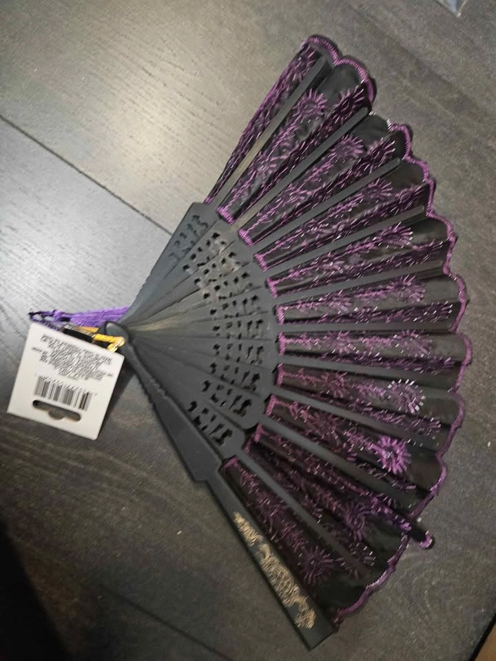 Black and purple embroidered folding fan - photo 3