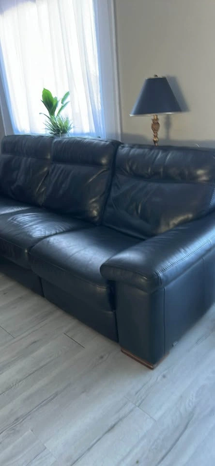 Black leather couch - photo 2