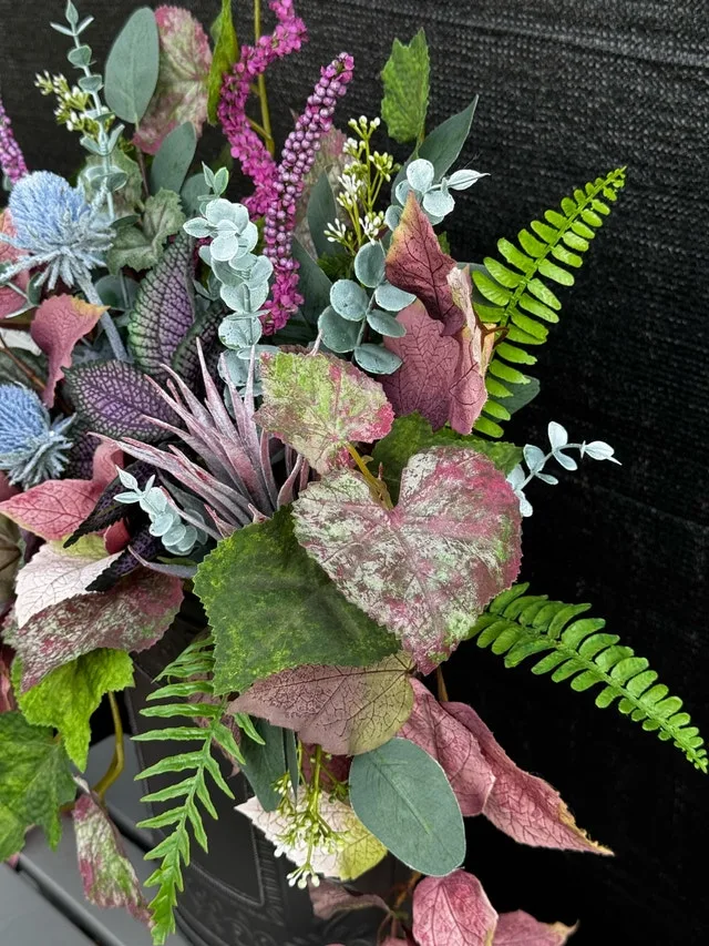 Eye catching Arrangement in Hanging Container image indicator(3)