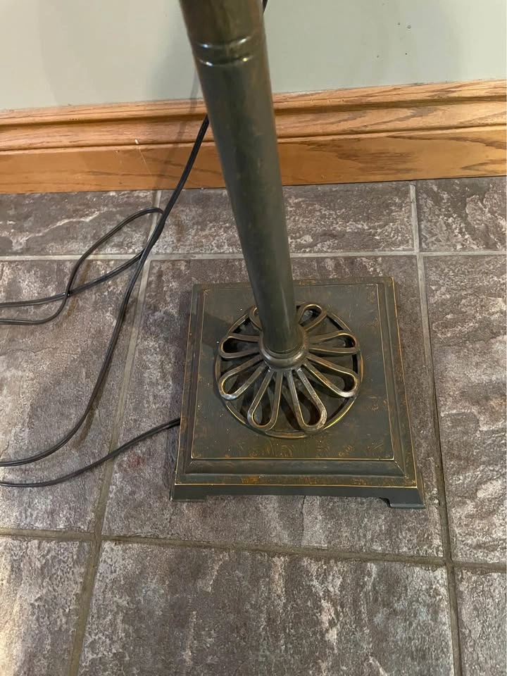 Vintage Ornate Bronze-Tone Metal Floor Lamp - photo 4