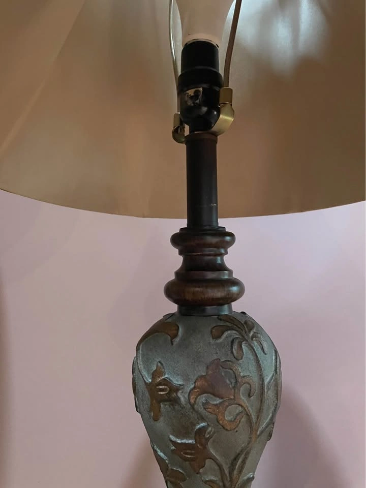Traditional Dark Bronze Finish Resin Table Lamp with Elegant Flo - photo 3