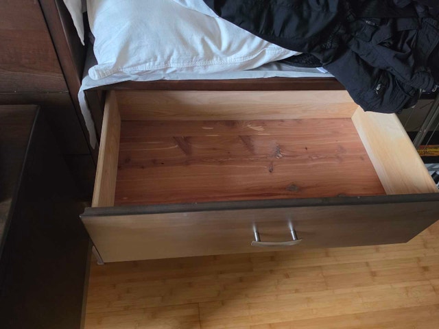 King Size Solid Cherry Bedroom Set by Durham Furniture - photo 5