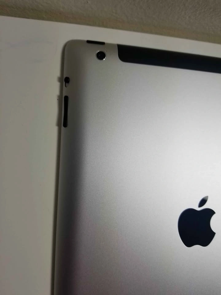 Apple iPad 4 (4th Gen) 16GB - For Parts - photo 2