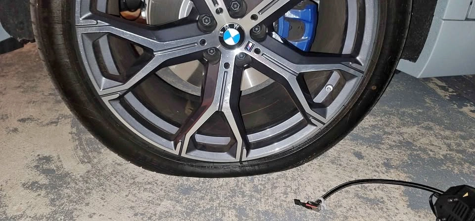 BMW X5 Pirelli P-Zero RunFlat Tire 315/35R21XL