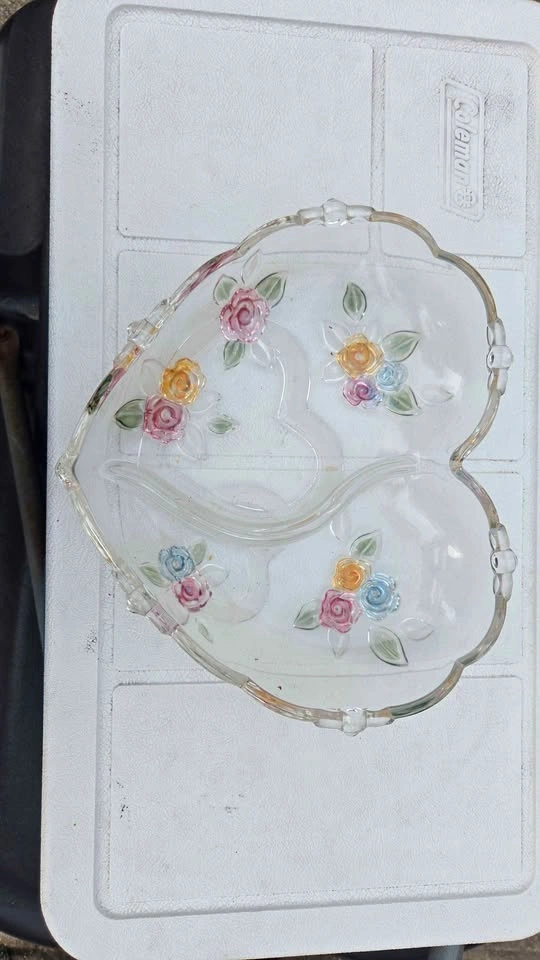 Glass heart serving dish